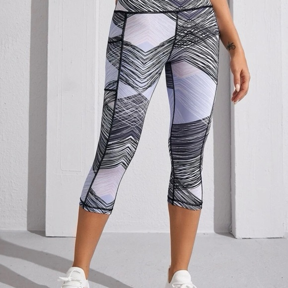 Trendy Color-block Stripe Mid-Calf Length Leggings With Side Phone Pocket *NEW* - Picture 9 of 15